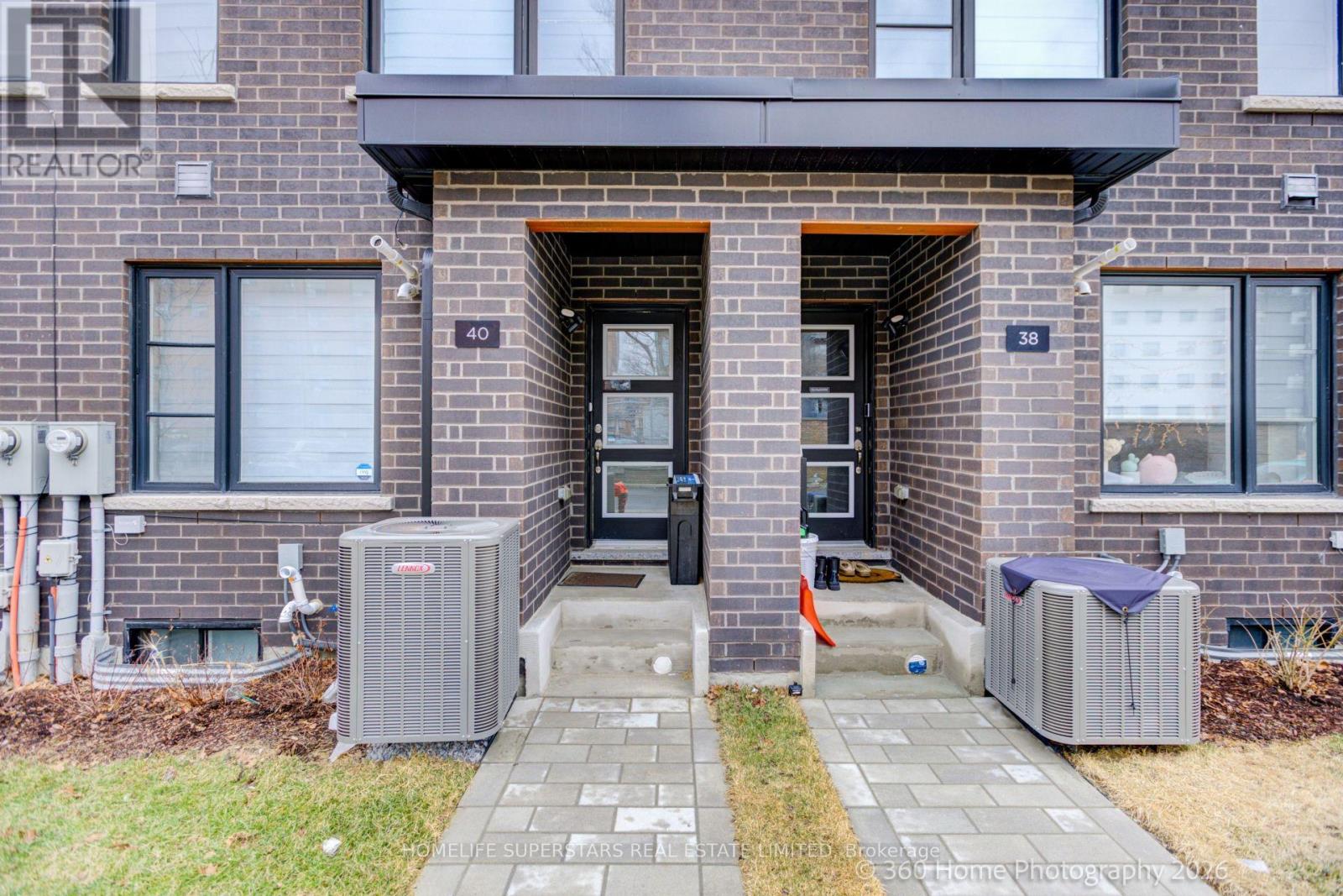 40 Akil Thomas Gardens, Toronto (Bendale), Ontario  M1P 0G3 - Photo 2 - E12886866