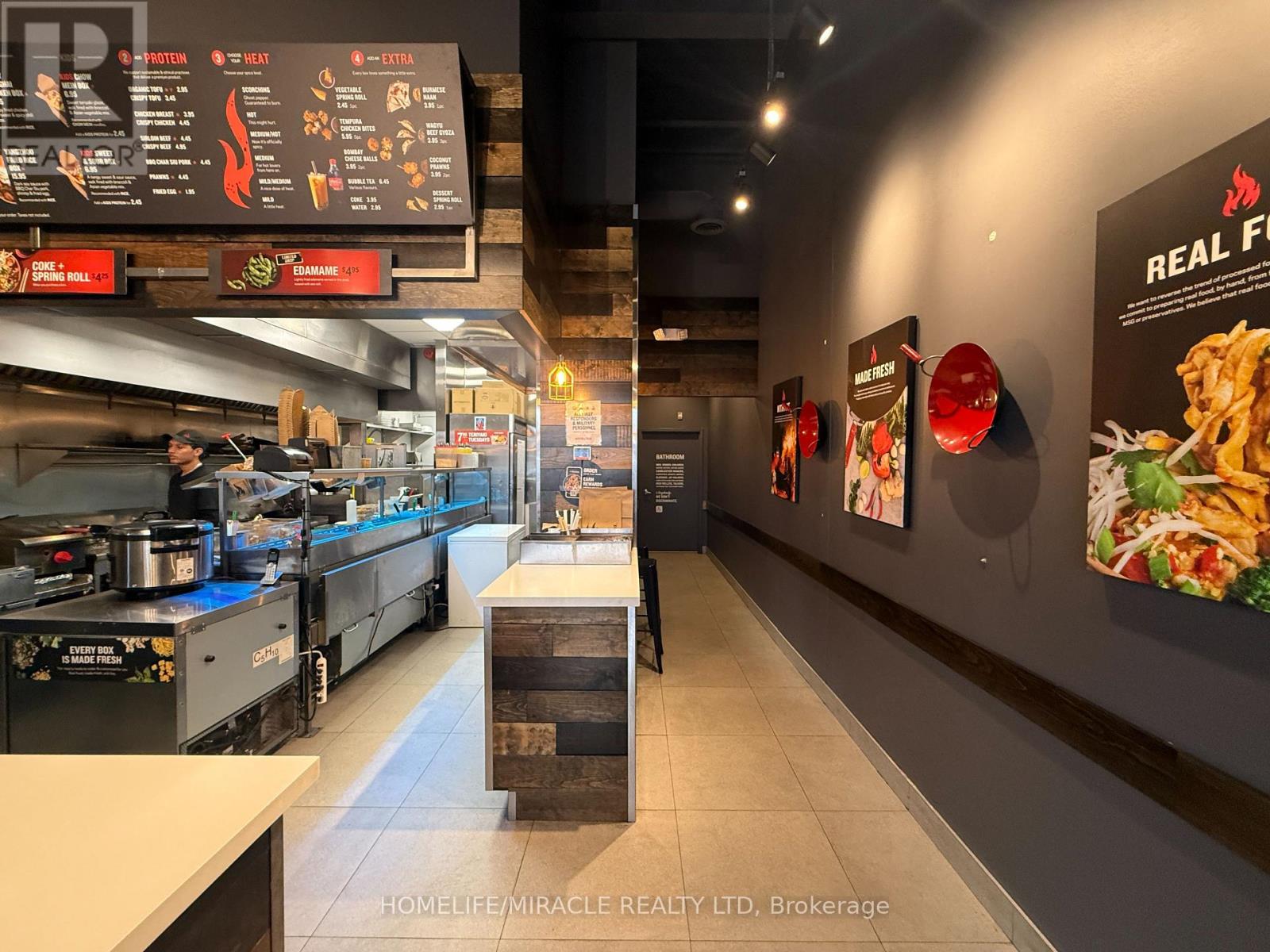 6 - 1860 Major Mackenzie Drive W, Vaughan, Ontario  L6A 4R9 - Photo 4 - N12892104