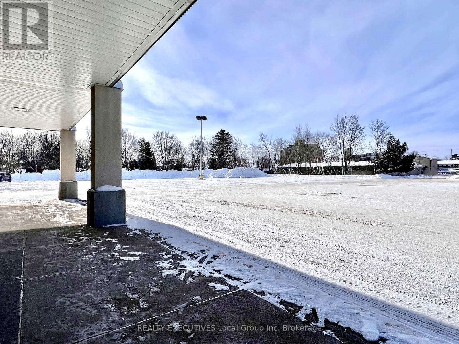 390 Lakeshore Drive, North Bay (Ferris), Ontario  P1A 2C7 - Photo 3 - X12892650