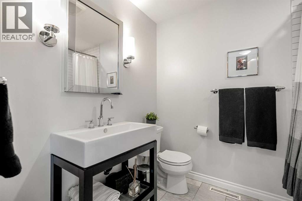 2935 Lindsay Drive Sw, Calgary, Alberta  T3E 6A9 - Photo 12 - A2289981