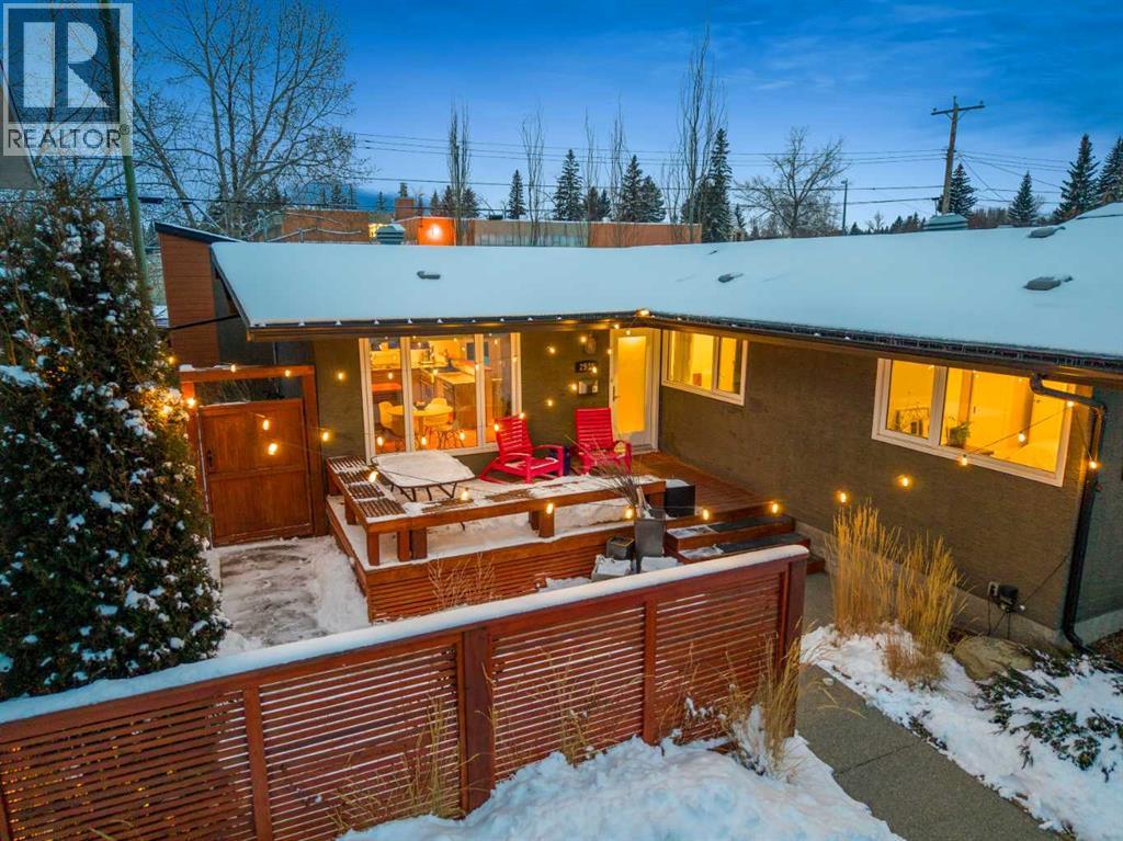 2935 Lindsay Drive Sw, Calgary, Alberta  T3E 6A9 - Photo 2 - A2289981