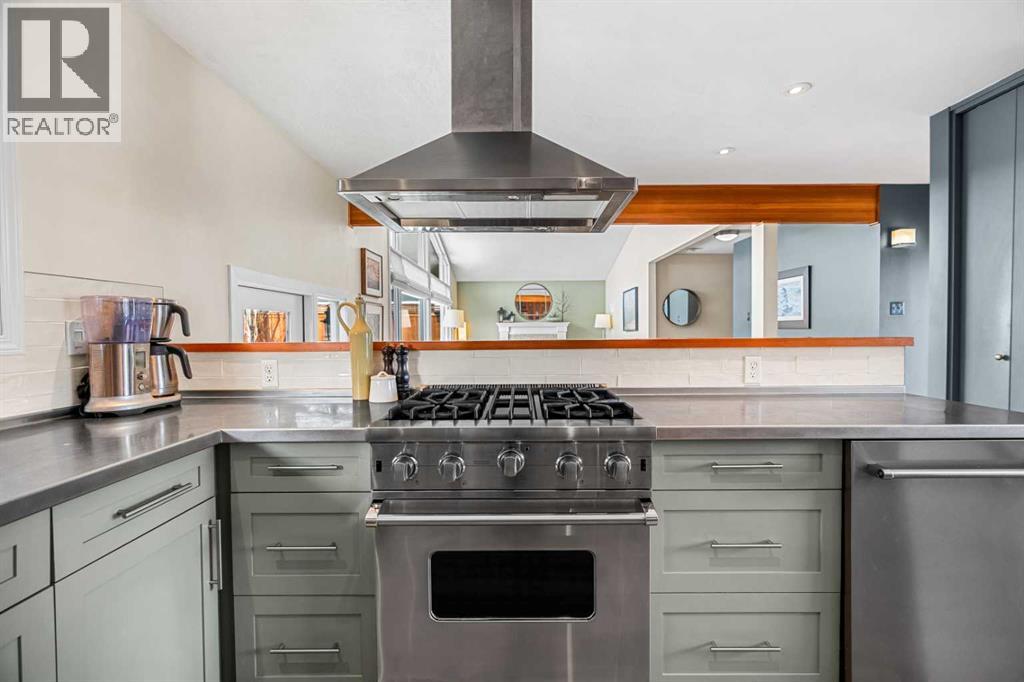 2935 Lindsay Drive Sw, Calgary, Alberta  T3E 6A9 - Photo 9 - A2289981