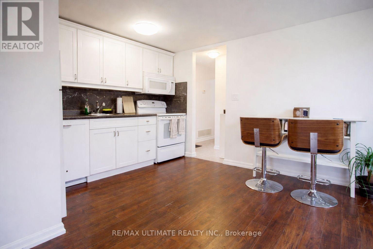 UPPER - 9 KEYWEST AVENUE, Toronto, Ontario