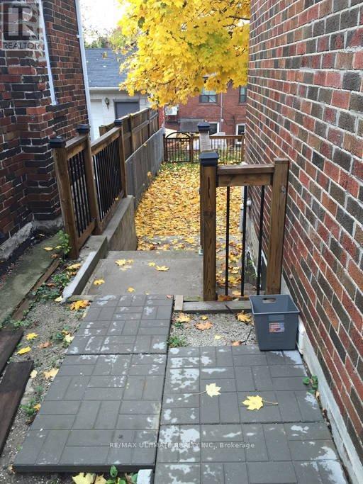 Upper - 9 Keywest Avenue, Toronto, Ontario  M6E 2A7 - Photo 12 - C12892484