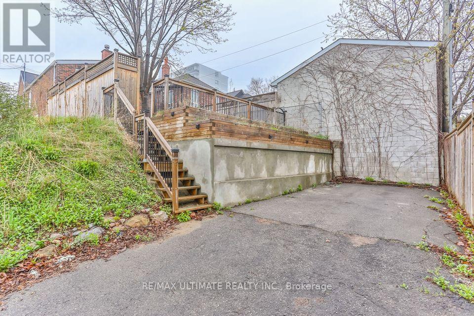 Upper - 9 Keywest Avenue, Toronto, Ontario  M6E 2A7 - Photo 13 - C12892484