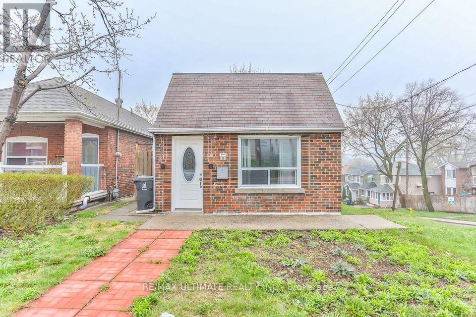 Upper - 9 Keywest Avenue, Toronto, Ontario  M6E 2A7 - Photo 14 - C12892484