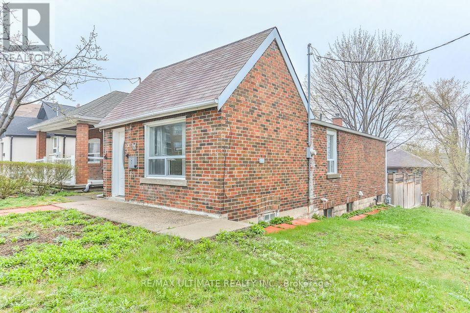 Upper - 9 Keywest Avenue, Toronto, Ontario  M6E 2A7 - Photo 15 - C12892484