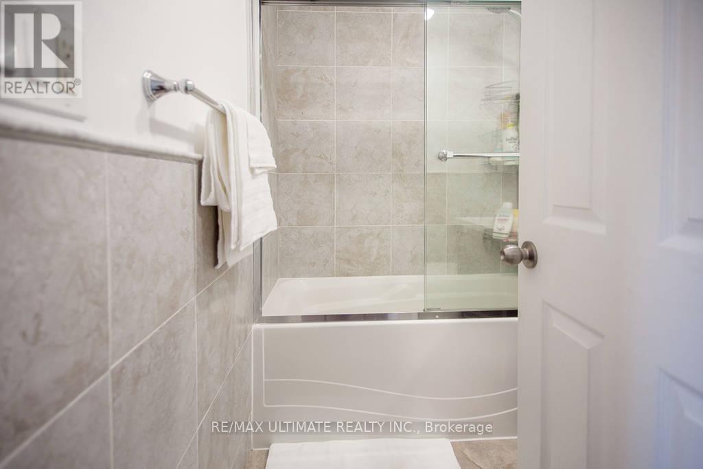 Upper - 9 Keywest Avenue, Toronto, Ontario  M6E 2A7 - Photo 8 - C12892484