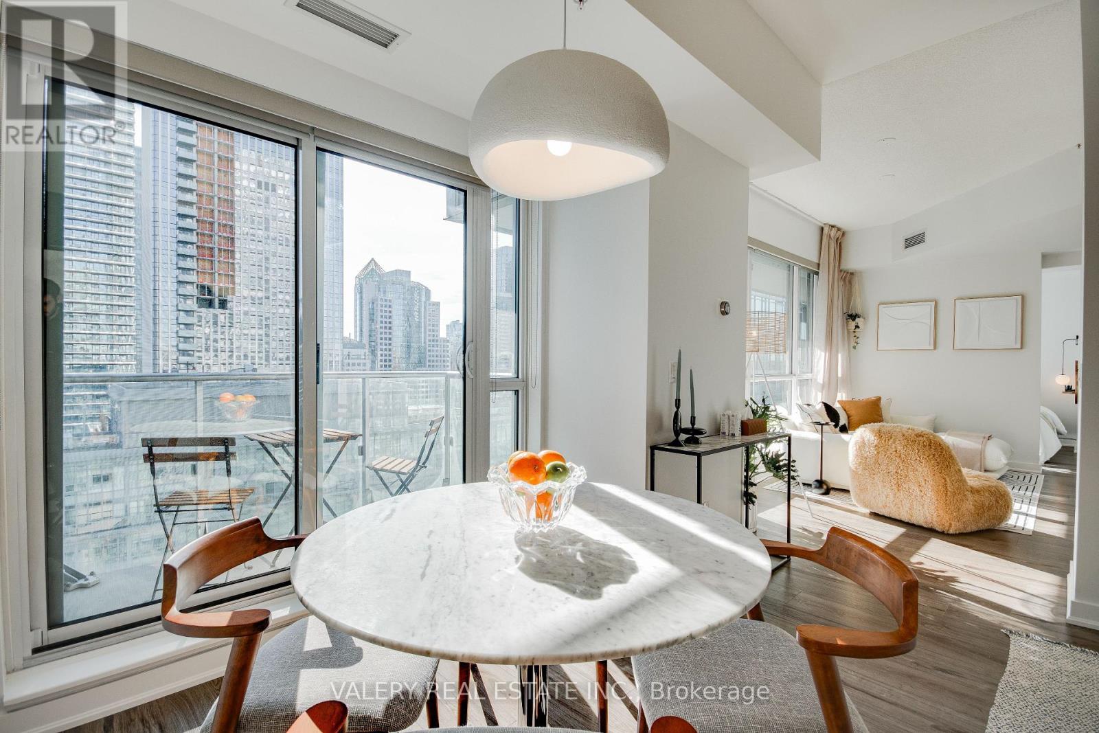 1805 - 199 RICHMOND STREET W, Toronto, Ontario