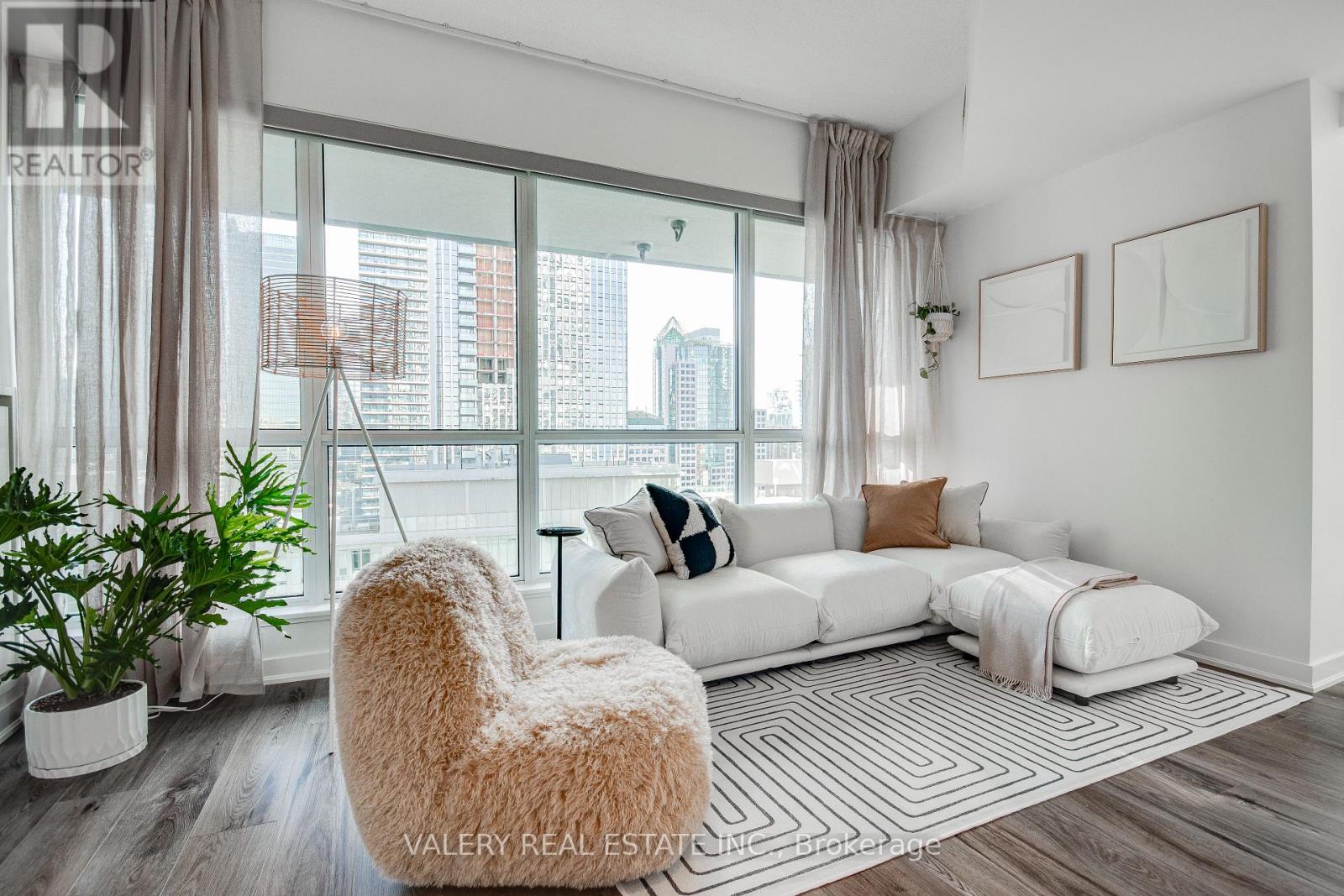 1805 - 199 Richmond Street W, Toronto, Ontario  M5V 0H4 - Photo 3 - C12892520