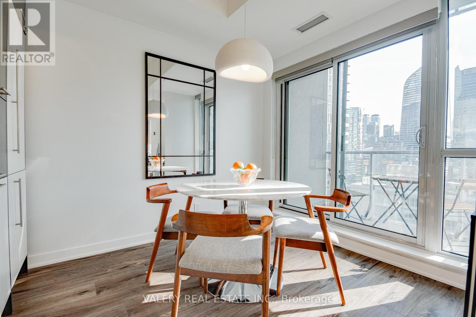 1805 - 199 Richmond Street W, Toronto, Ontario  M5V 0H4 - Photo 4 - C12892520