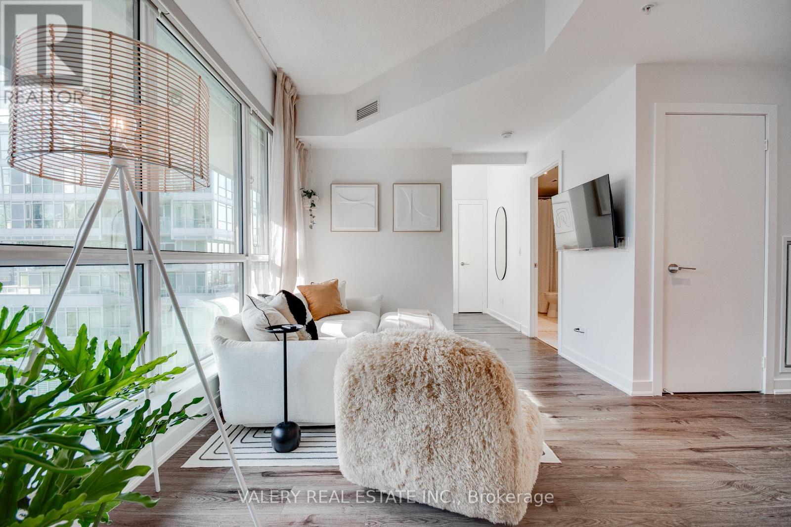 1805 - 199 Richmond Street W, Toronto, Ontario  M5V 0H4 - Photo 5 - C12892520