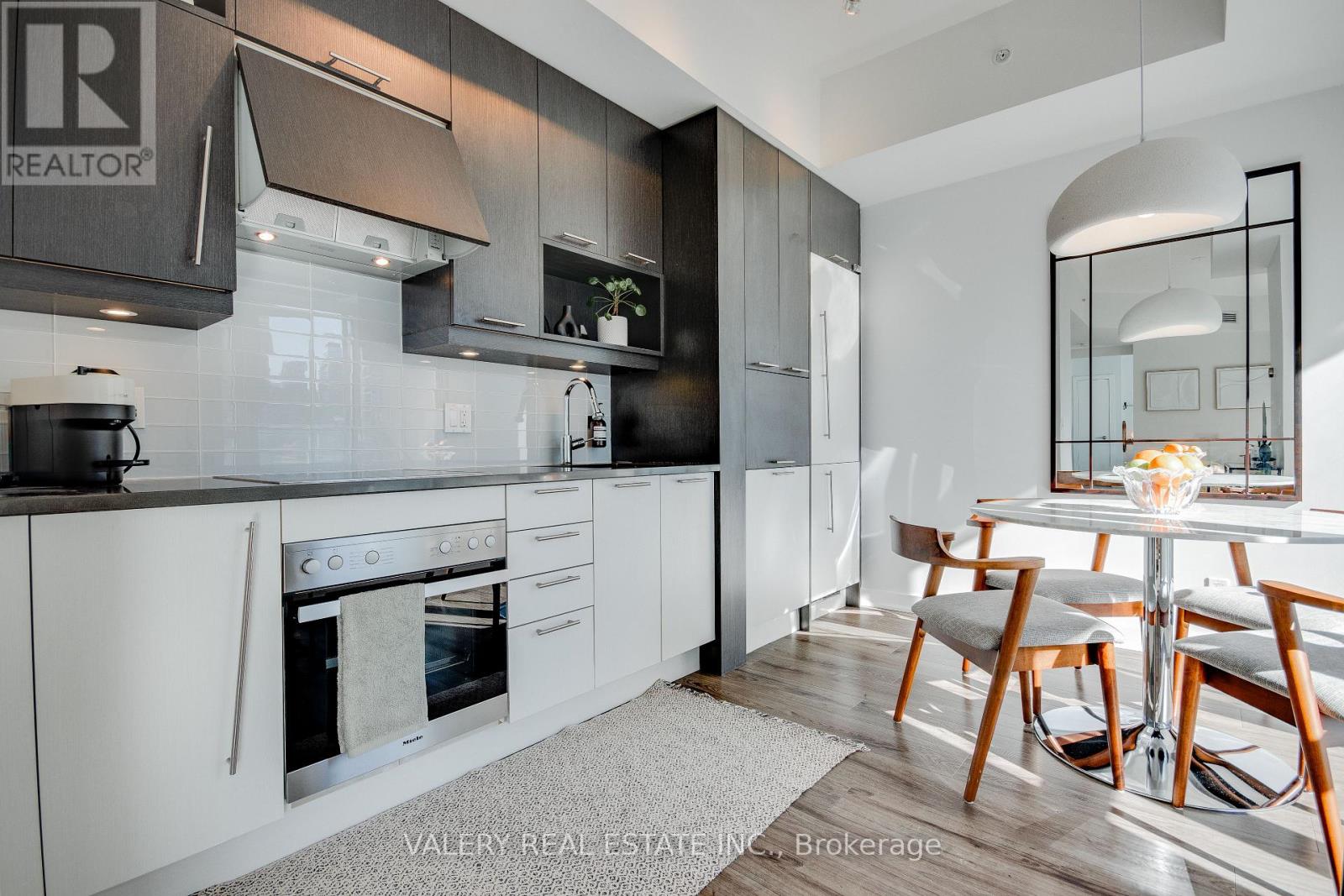 1805 - 199 Richmond Street W, Toronto, Ontario  M5V 0H4 - Photo 6 - C12892520