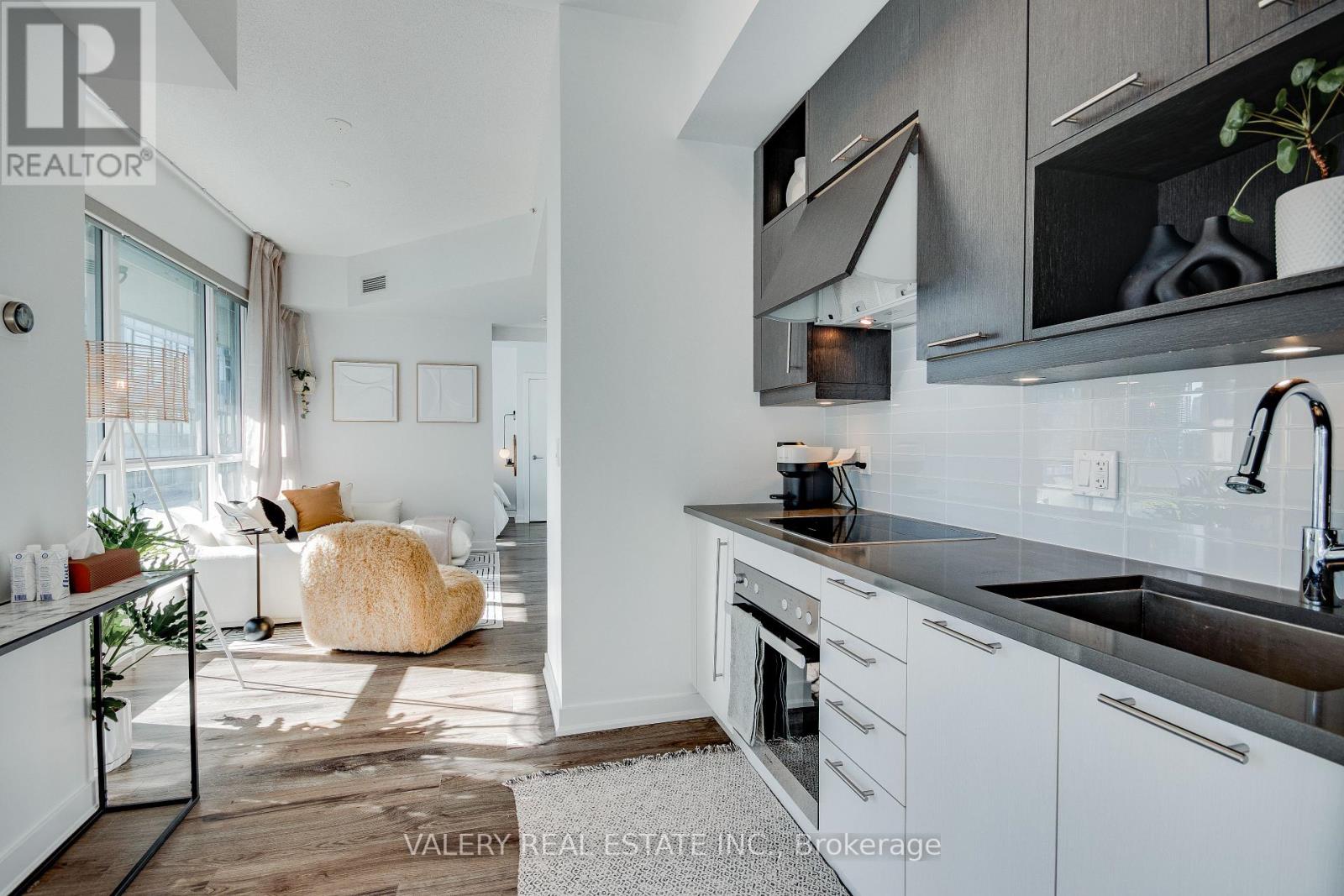 1805 - 199 Richmond Street W, Toronto, Ontario  M5V 0H4 - Photo 7 - C12892520