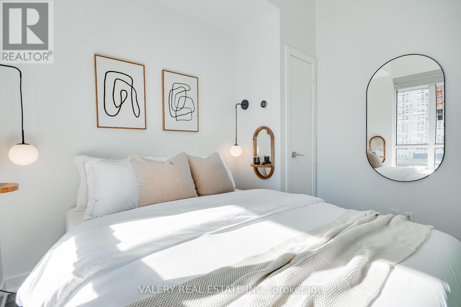 1805 - 199 Richmond Street W, Toronto, Ontario  M5V 0H4 - Photo 8 - C12892520