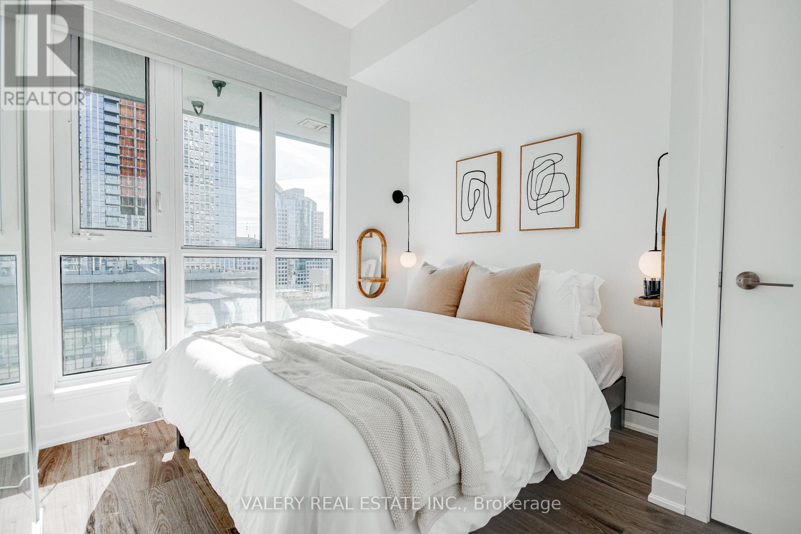 1805 - 199 Richmond Street W, Toronto, Ontario  M5V 0H4 - Photo 9 - C12892520