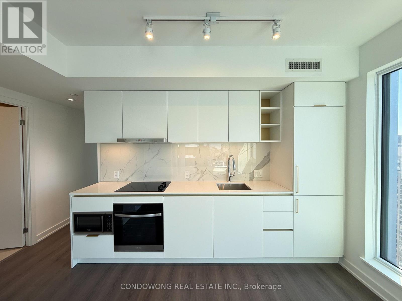 3703 - 8 WELLESLEY STREET W, Toronto, Ontario