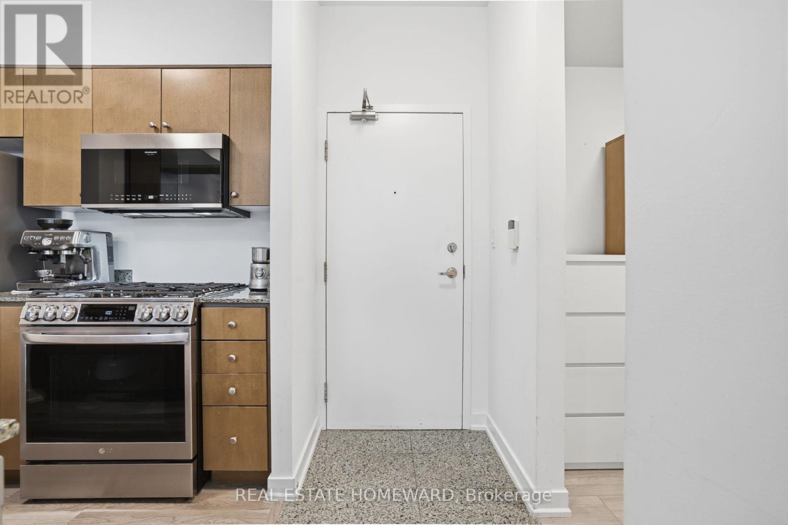 708 - 9 Spadina Avenue, Toronto (Waterfront Communities), Ontario  M5V 3V5 - Photo 6 - C12892628