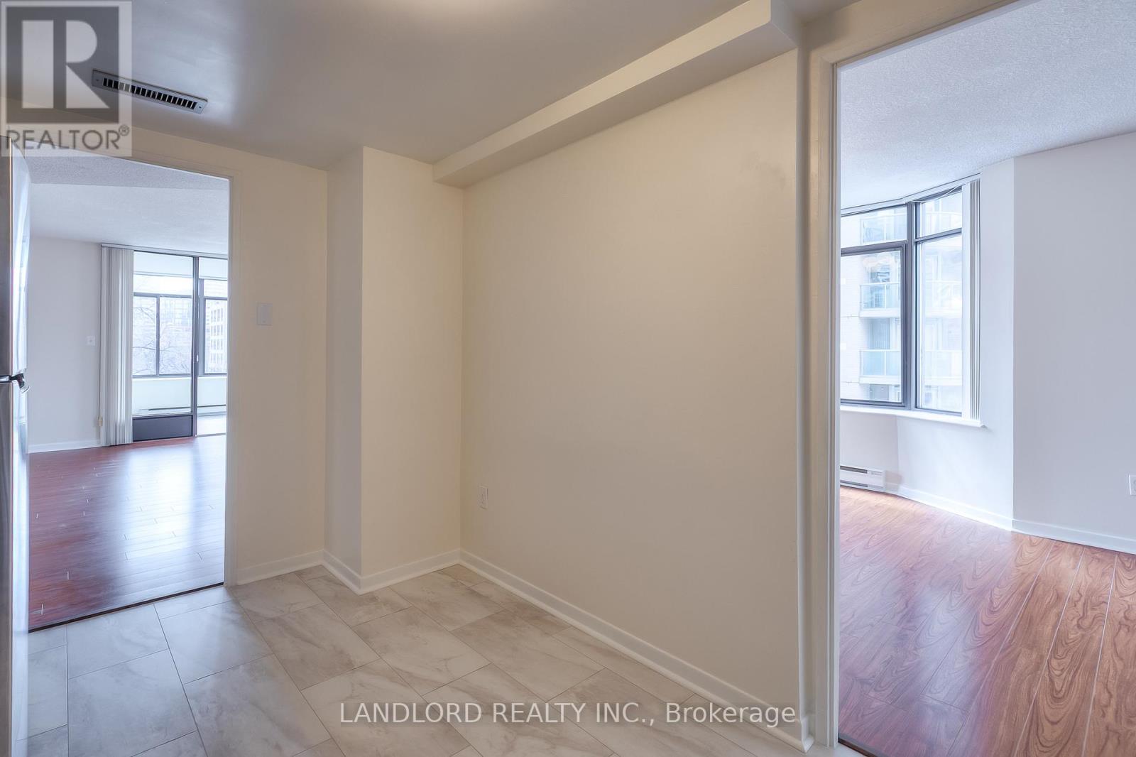 405 - 135 George Street S, Toronto, Ontario  M5A 4E8 - Photo 2 - C12892638