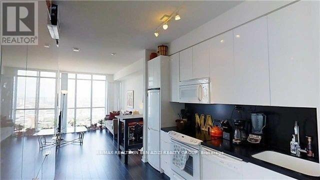 3912 - 15 Iceboat Terrace, Toronto (Waterfront Communities), Ontario  M5V 4A5 - Photo 3 - C12892664