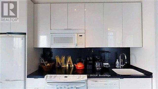 3912 - 15 Iceboat Terrace, Toronto (Waterfront Communities), Ontario  M5V 4A5 - Photo 4 - C12892664