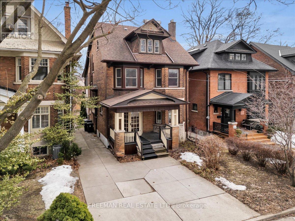 <div class="slider-price">$2,895,000</div><p>29 Tyrrel Avenue, Toronto, Ontario</p>