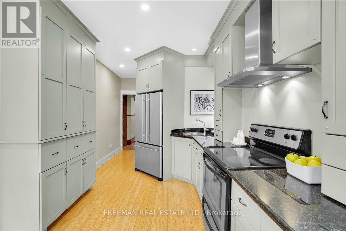 29 Tyrrel Avenue, Toronto, Ontario  M6G 2G1 - Photo 10 - C12892702