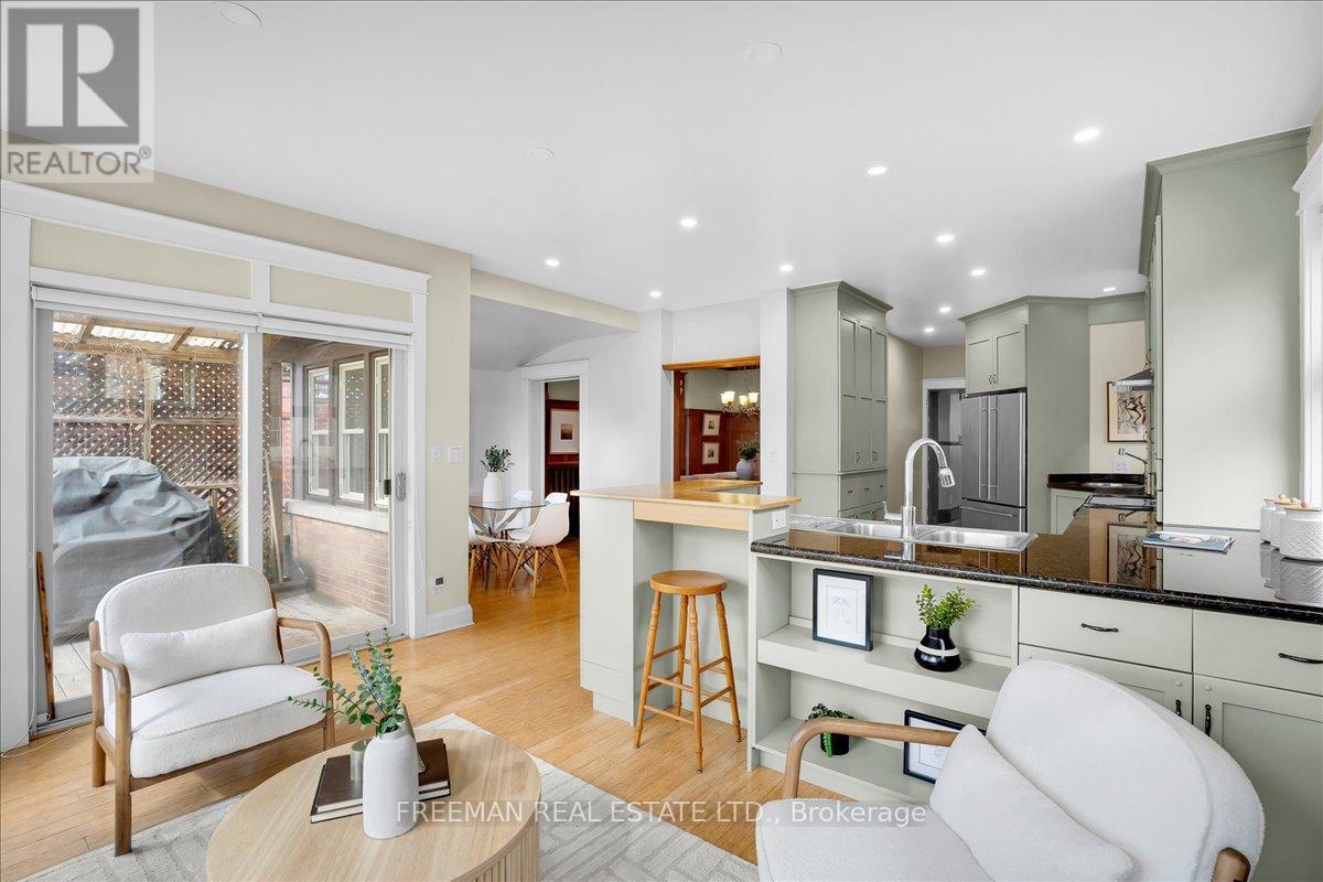 29 Tyrrel Avenue, Toronto, Ontario  M6G 2G1 - Photo 13 - C12892702