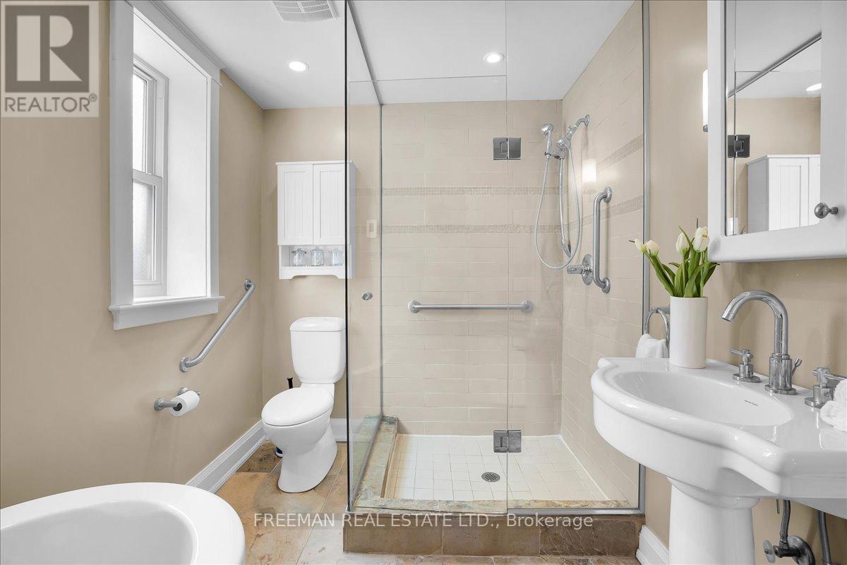 29 Tyrrel Avenue, Toronto, Ontario  M6G 2G1 - Photo 29 - C12892702