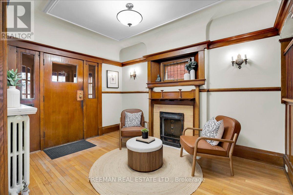 29 Tyrrel Avenue, Toronto, Ontario  M6G 2G1 - Photo 3 - C12892702