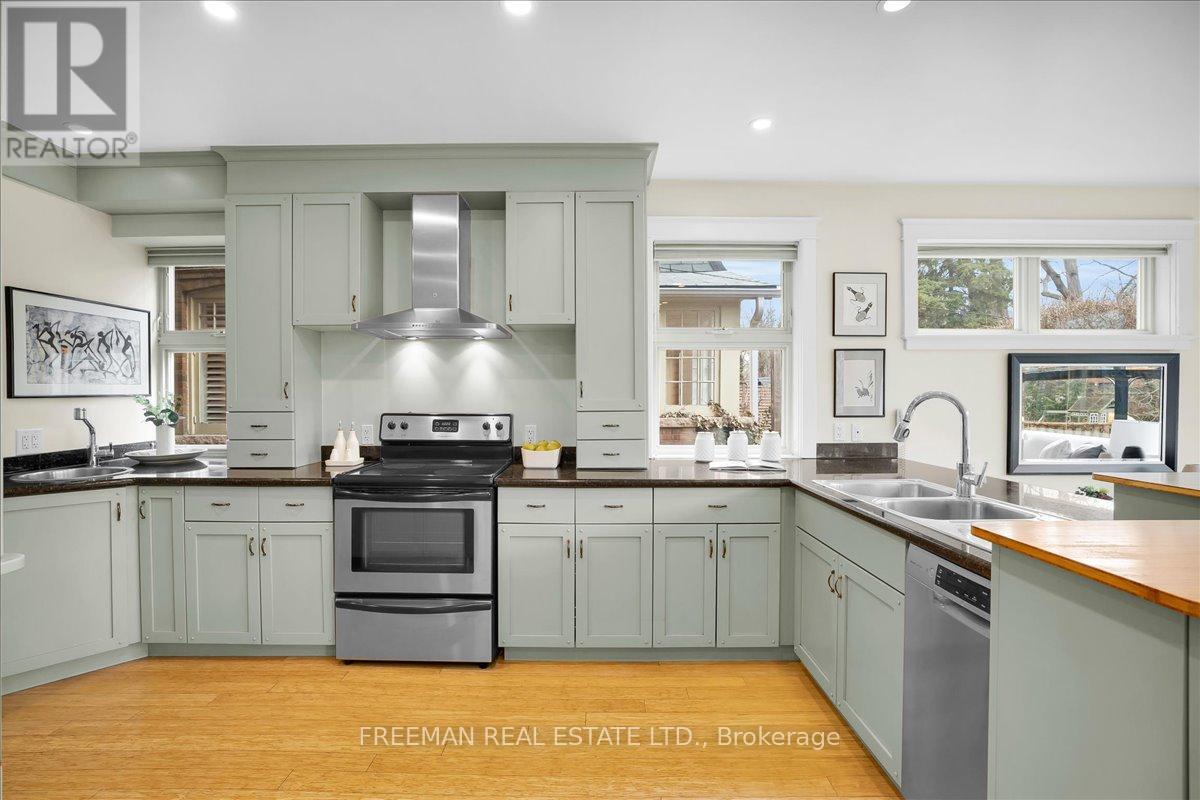 29 Tyrrel Avenue, Toronto, Ontario  M6G 2G1 - Photo 8 - C12892702