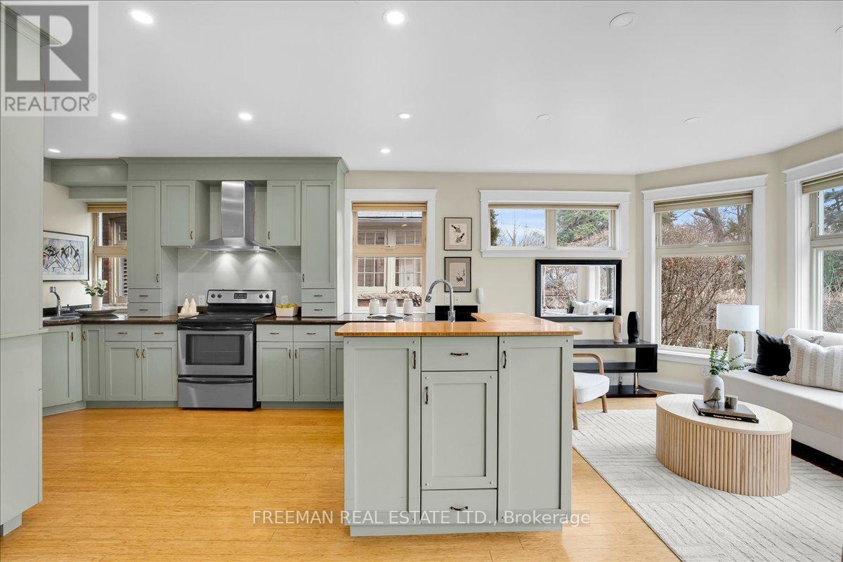 29 Tyrrel Avenue, Toronto, Ontario  M6G 2G1 - Photo 9 - C12892702