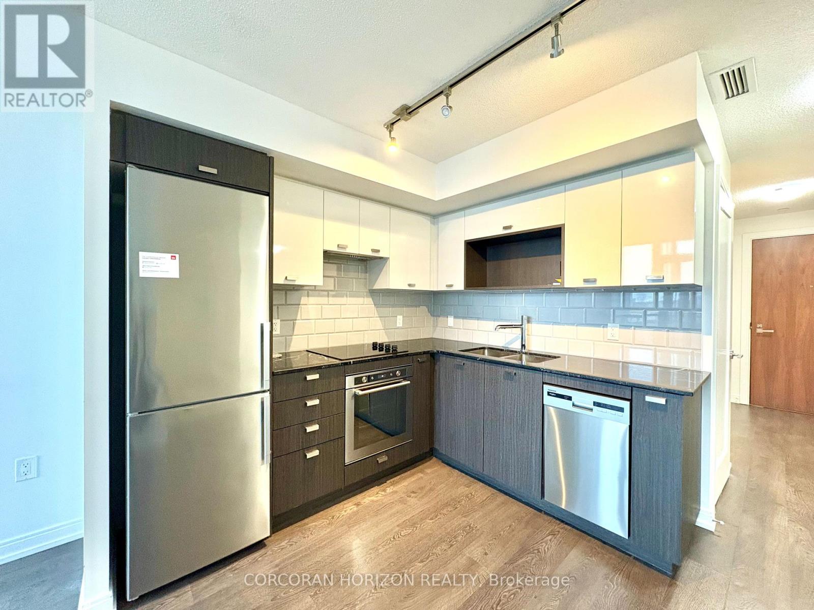 325 - 275 VILLAGE GREEN SQUARE, Toronto, Ontario