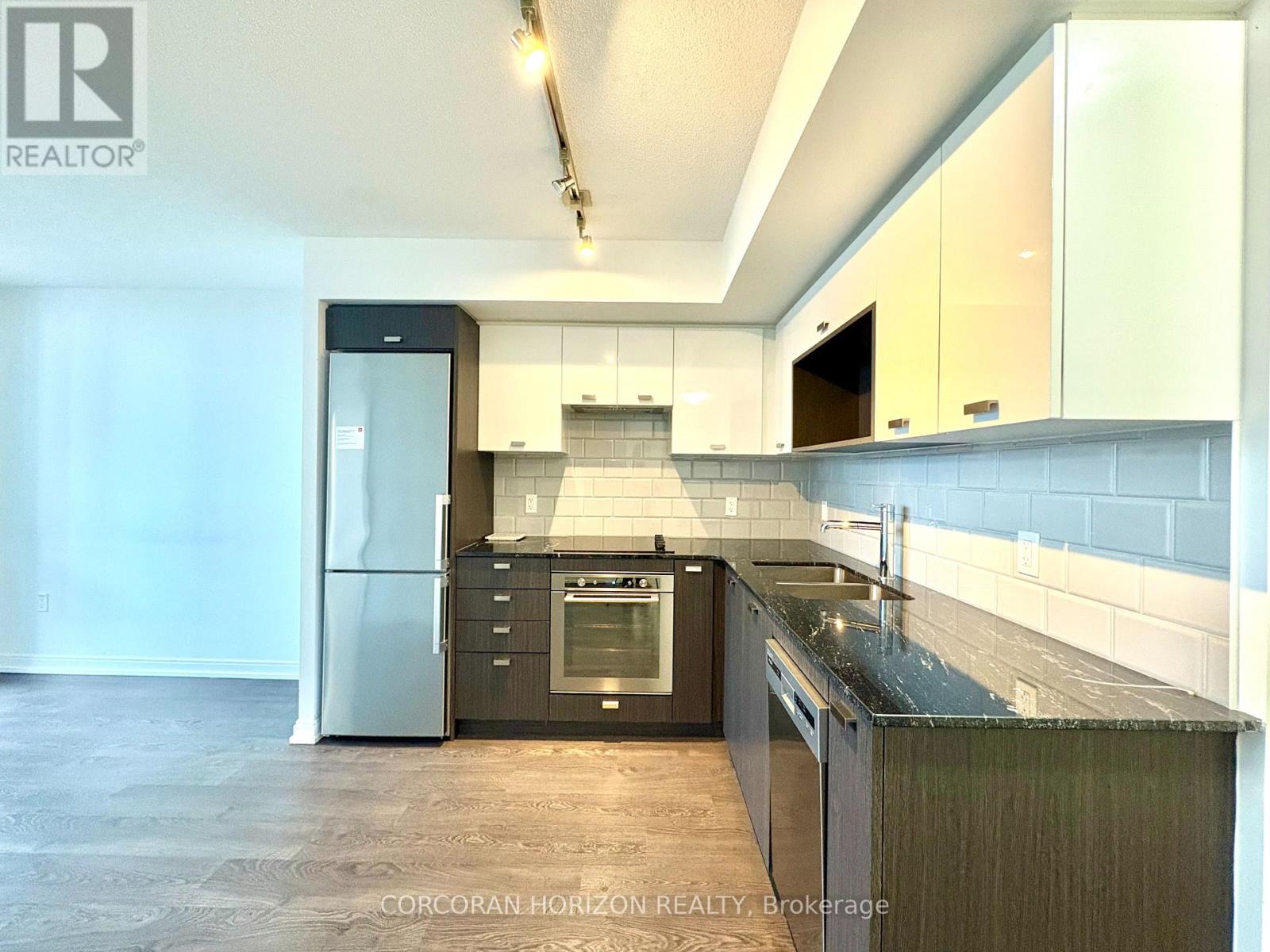 325 - 275 Village Green Square, Toronto (Agincourt South-Malvern West), Ontario  M1S 0L8 - Photo 8 - E12892556