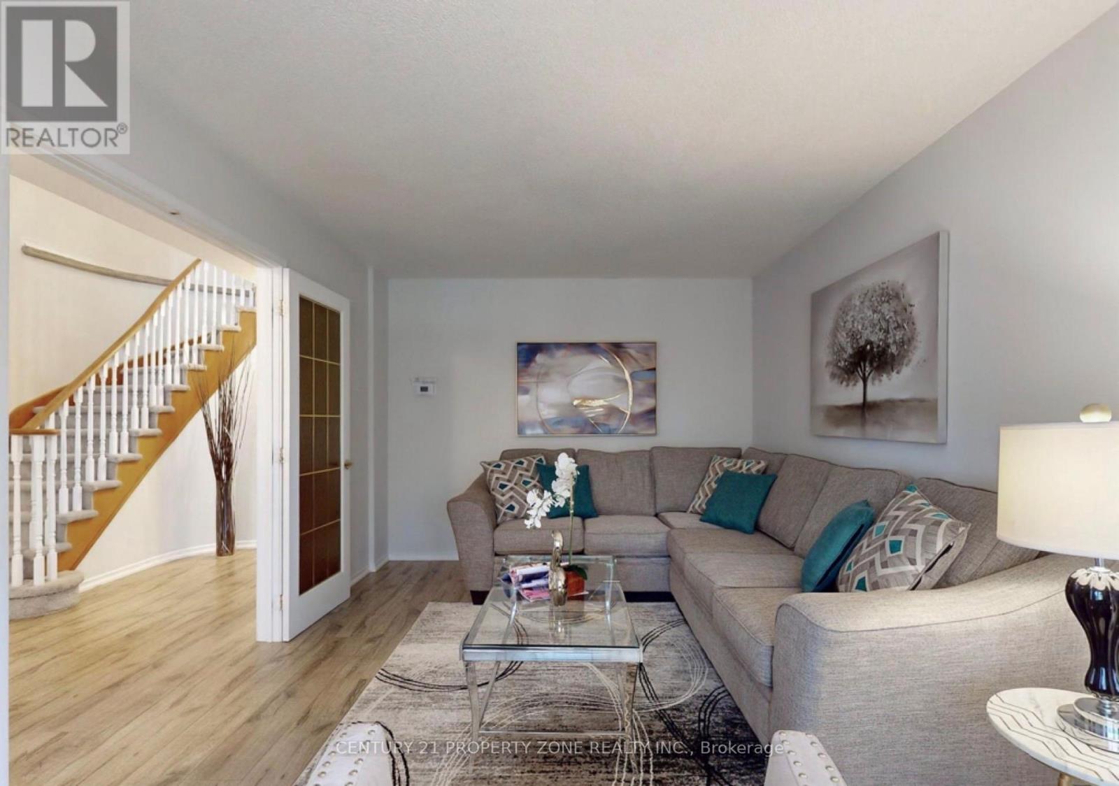 15 Ribbleside Drive, Whitby, Ontario  L1N 6Z3 - Photo 4 - E12892596