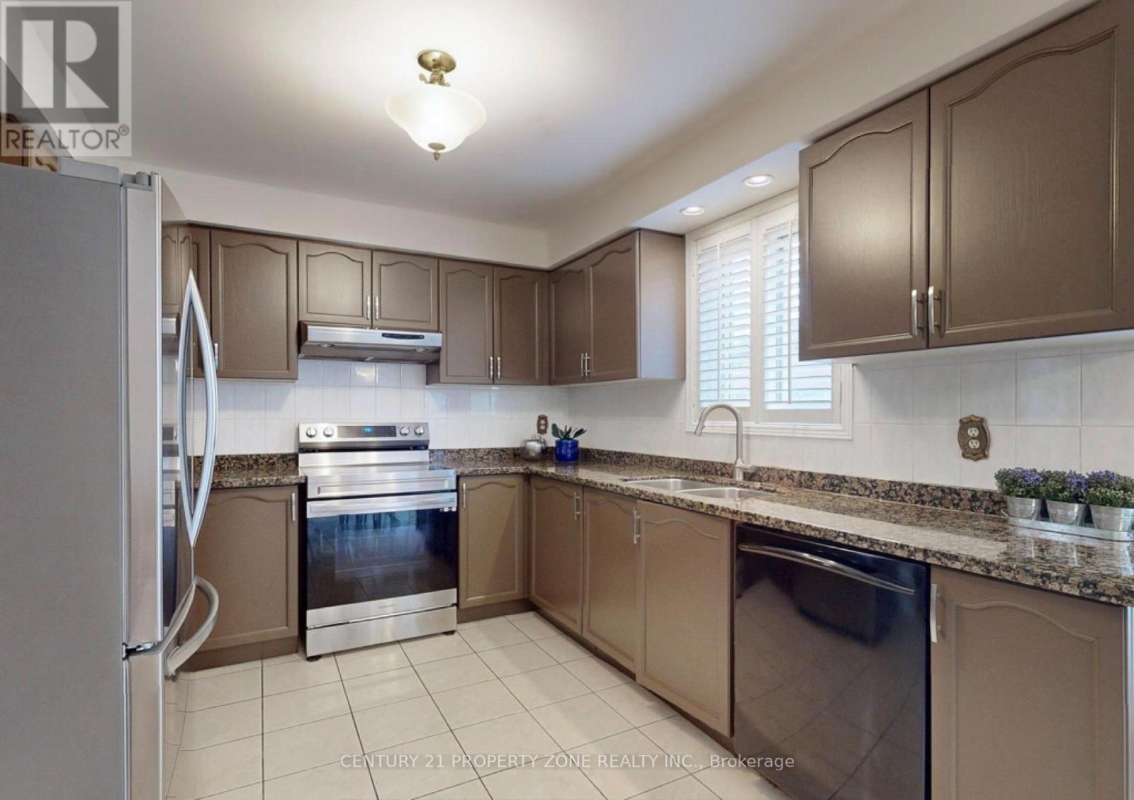 15 Ribbleside Drive, Whitby, Ontario  L1N 6Z3 - Photo 6 - E12892596