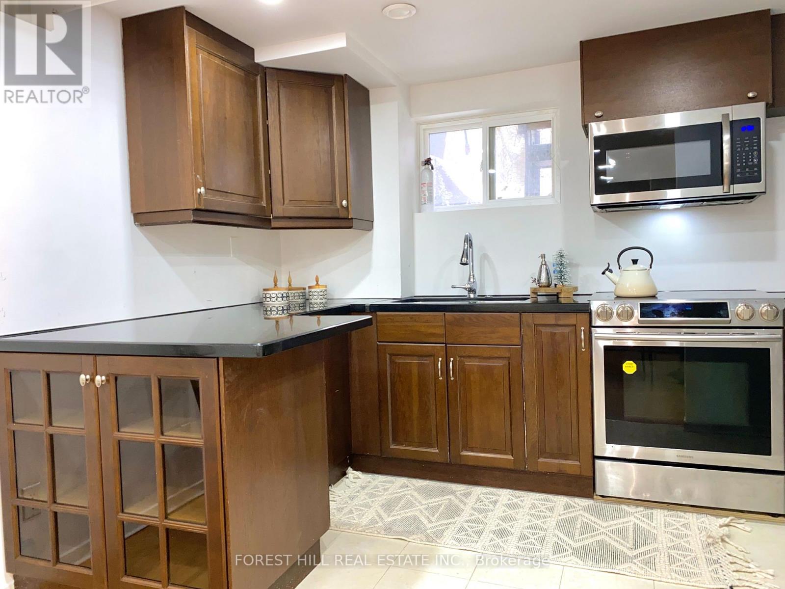 Basement - 120 Greenbelt Crescent, Richmond Hill, Ontario  L4C 5R8 - Photo 10 - N12892536