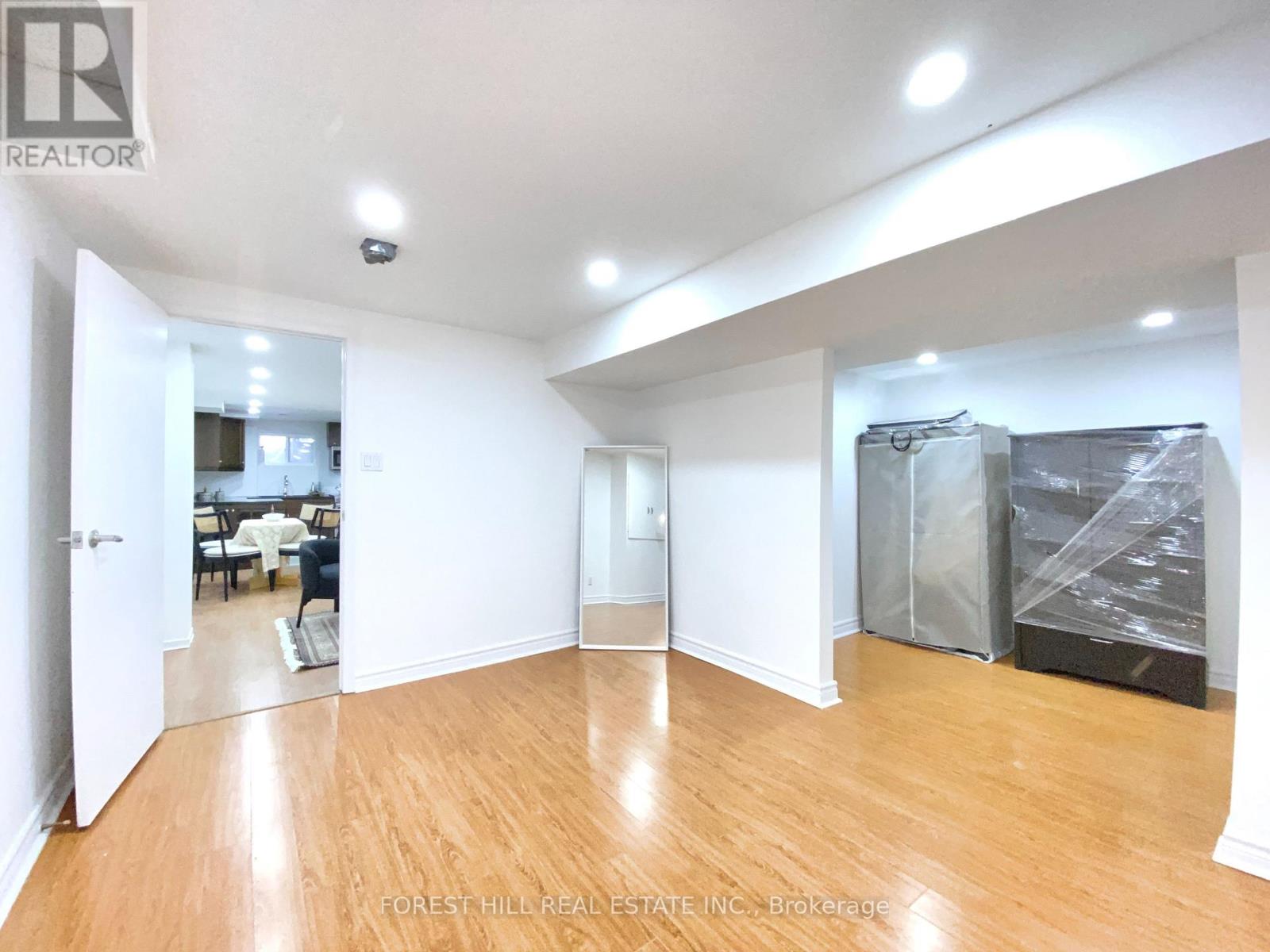 Basement - 120 Greenbelt Crescent, Richmond Hill, Ontario  L4C 5R8 - Photo 12 - N12892536