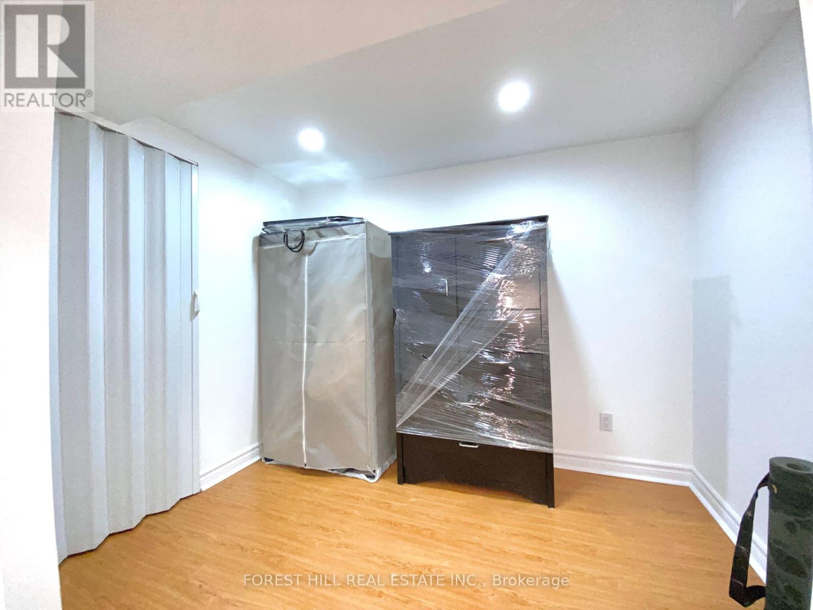 Basement - 120 Greenbelt Crescent, Richmond Hill, Ontario  L4C 5R8 - Photo 13 - N12892536