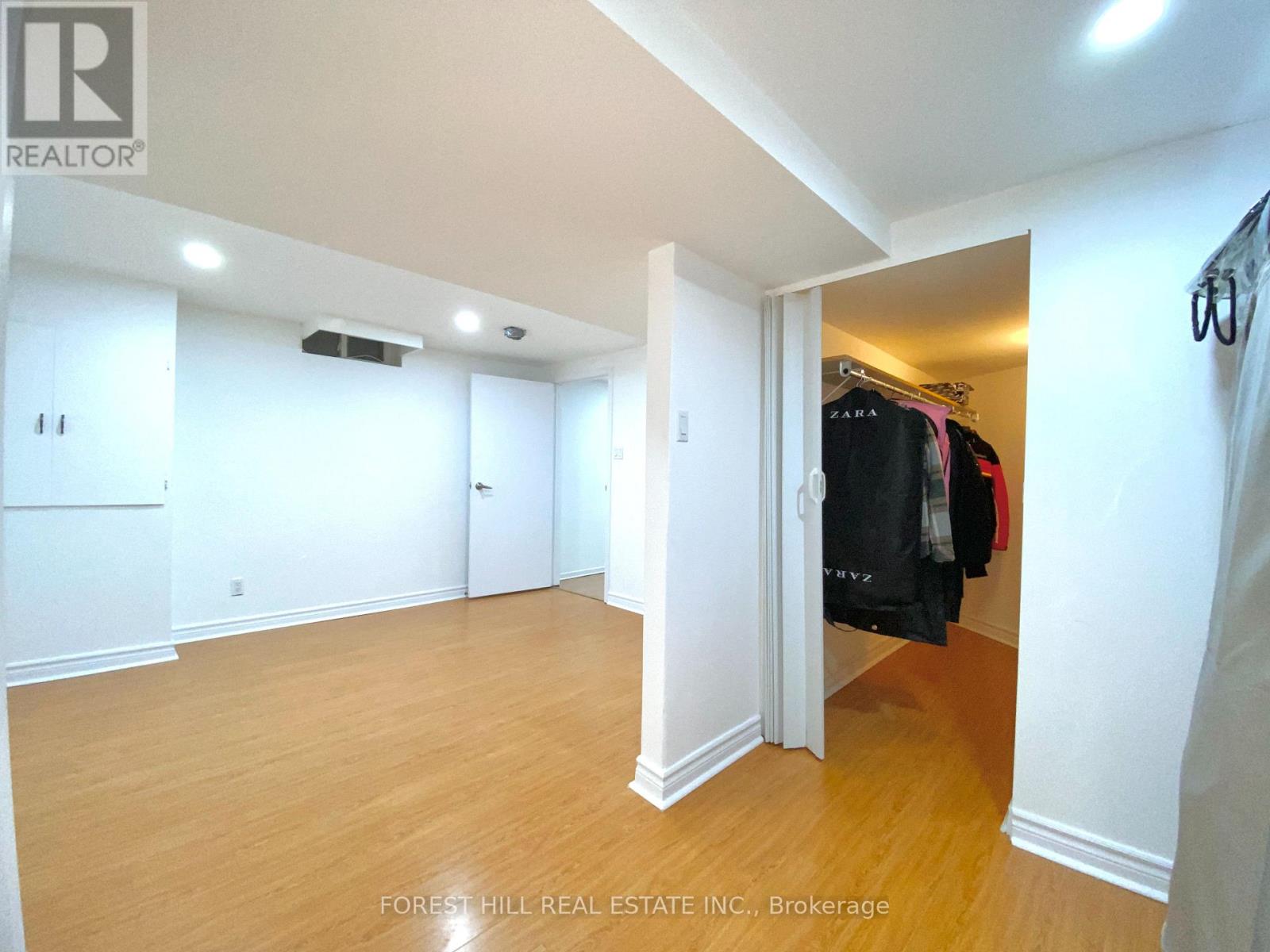 Basement - 120 Greenbelt Crescent, Richmond Hill, Ontario  L4C 5R8 - Photo 14 - N12892536