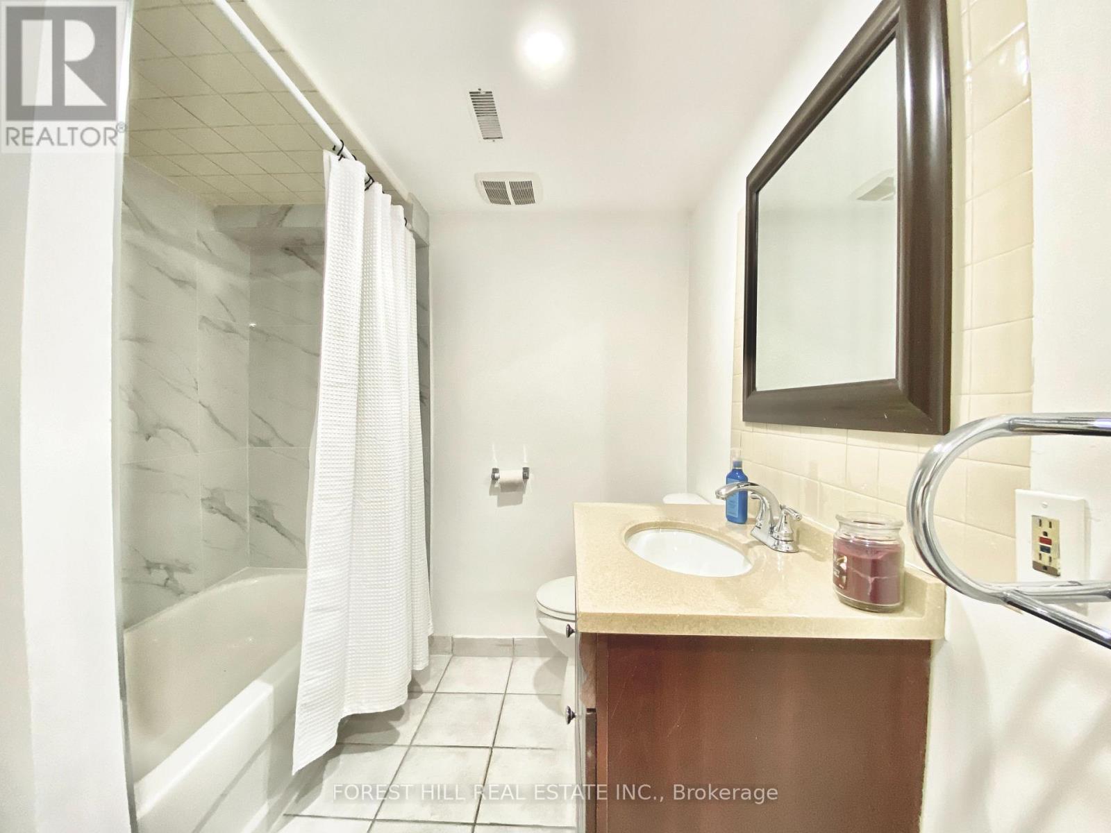 Basement - 120 Greenbelt Crescent, Richmond Hill, Ontario  L4C 5R8 - Photo 15 - N12892536