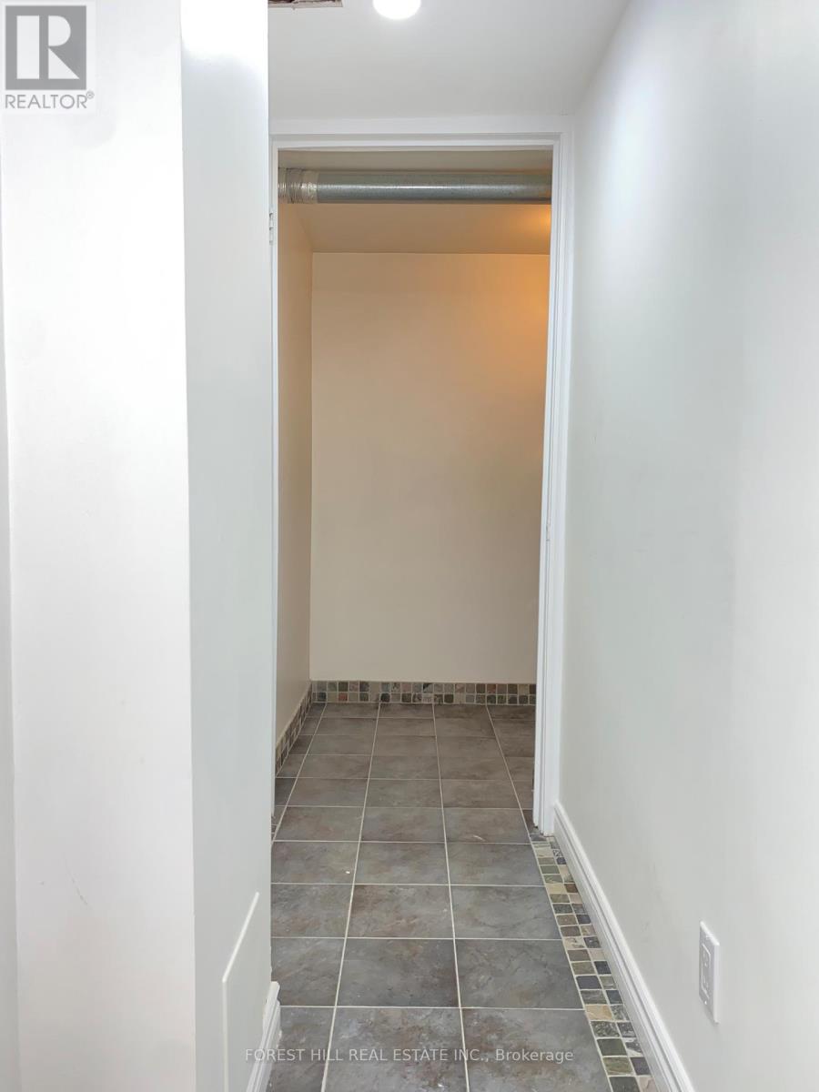 Basement - 120 Greenbelt Crescent, Richmond Hill, Ontario  L4C 5R8 - Photo 16 - N12892536