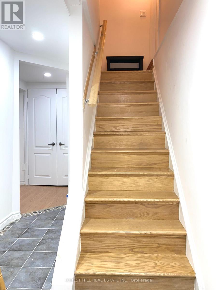 Basement - 120 Greenbelt Crescent, Richmond Hill, Ontario  L4C 5R8 - Photo 4 - N12892536