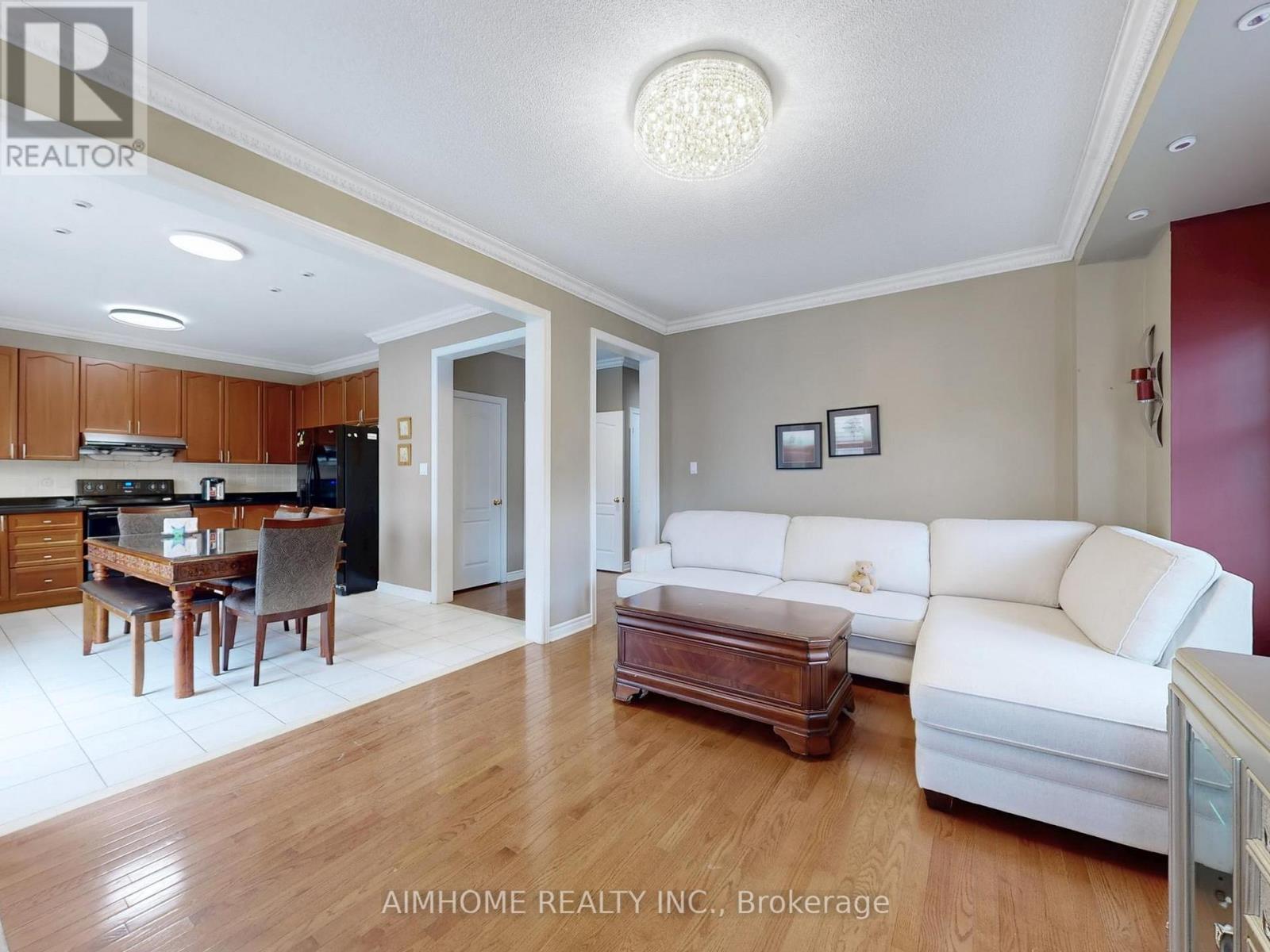 68 Wheelwright Drive, Richmond Hill, Ontario  L4E 5A1 - Photo 6 - N12892554