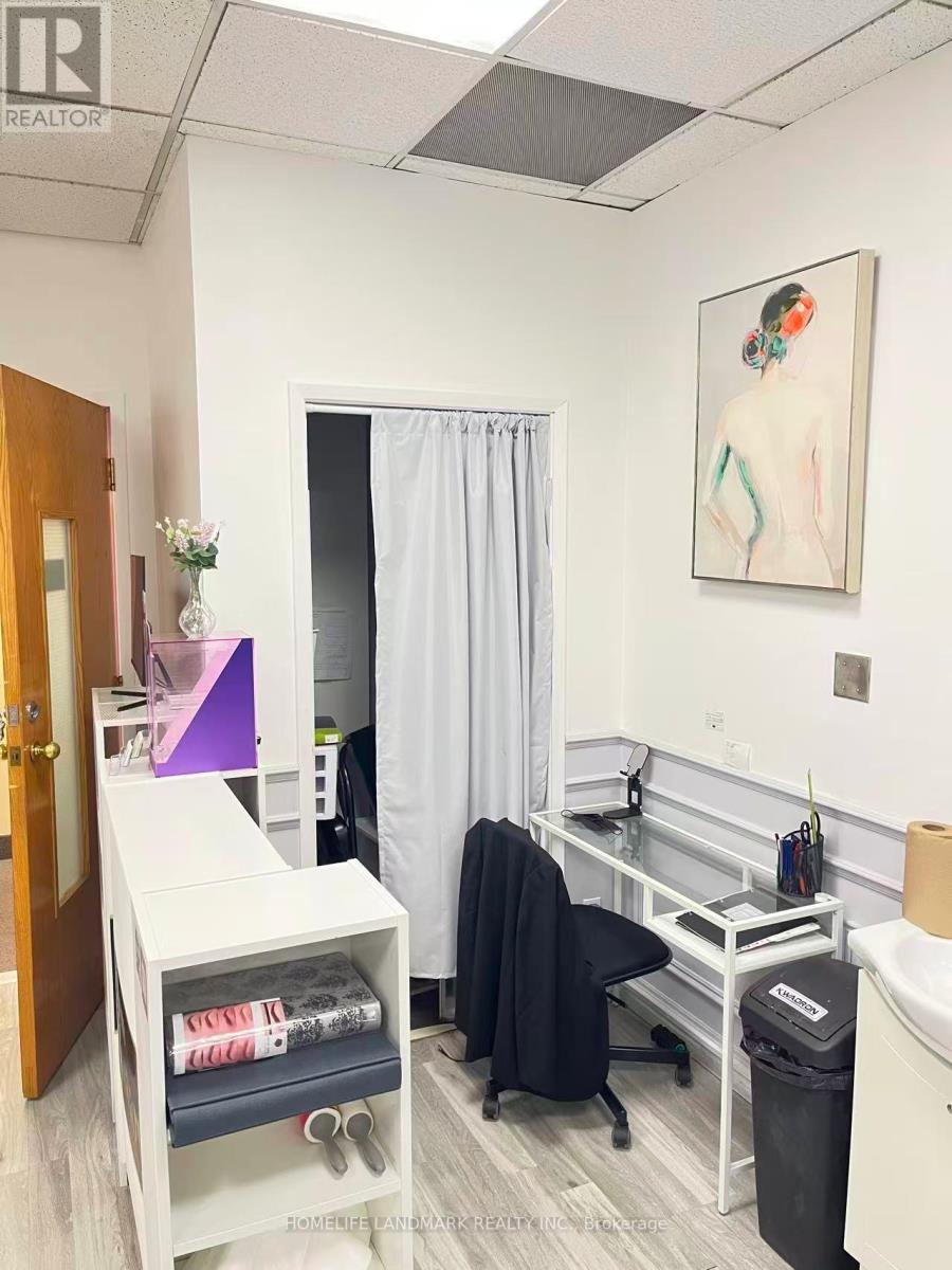 105 - 324 Highway 7 Avenue E, Richmond Hill, Ontario  L4B 1A6 - Photo 2 - N12892626