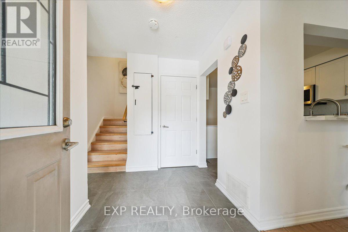 74 - 10 Laurie Shepway, Toronto, Ontario  M2J 1X6 - Photo 3 - C12891924