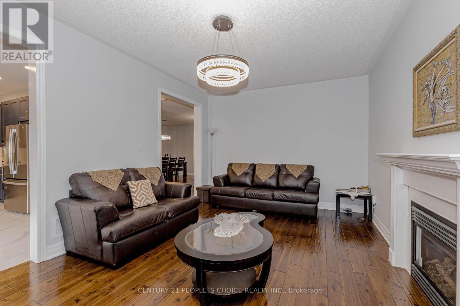 266 Comiskey Crescent, Mississauga, Ontario  L5W 0C4 - Photo 10 - W12892452