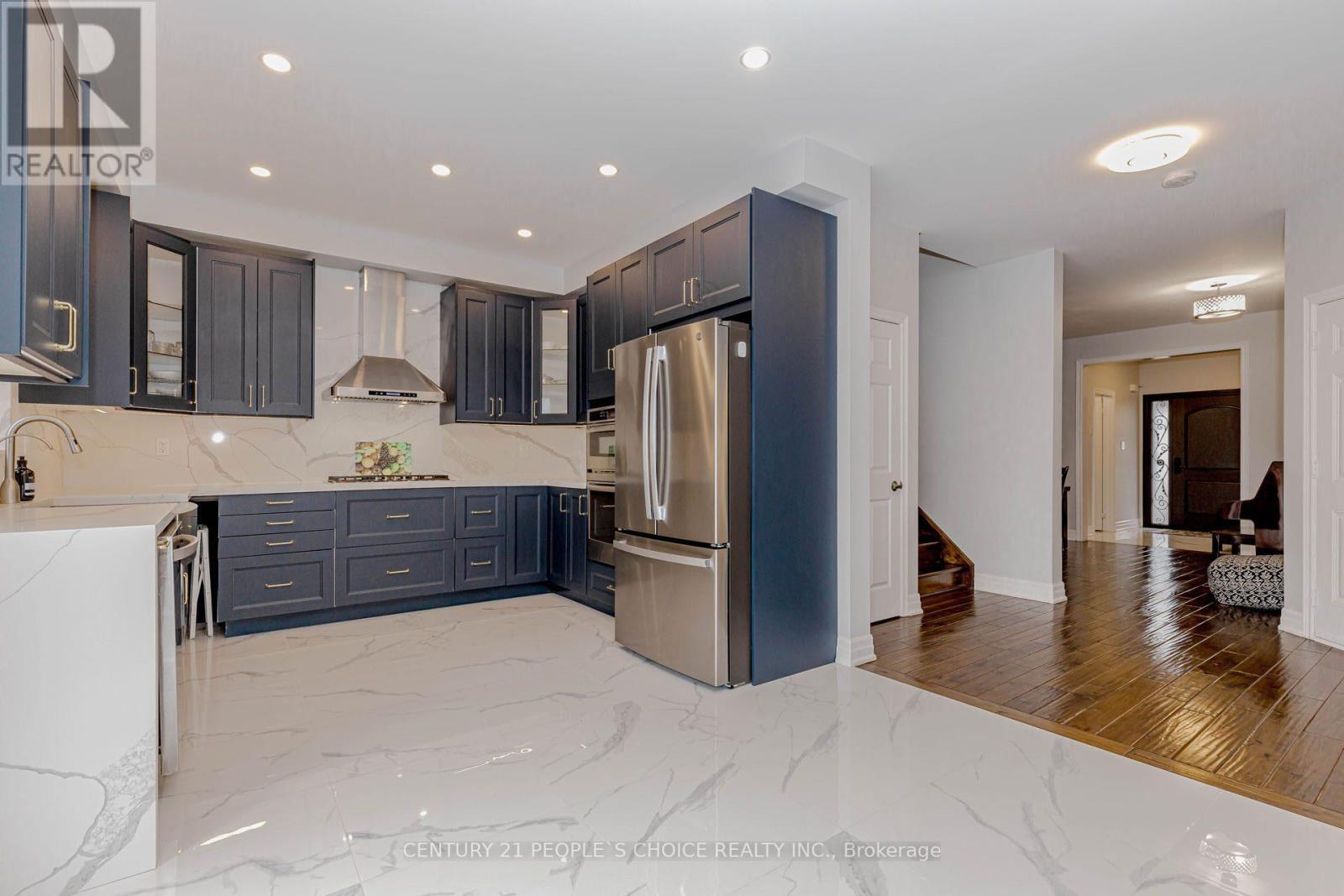 266 Comiskey Crescent, Mississauga, Ontario  L5W 0C4 - Photo 11 - W12892452