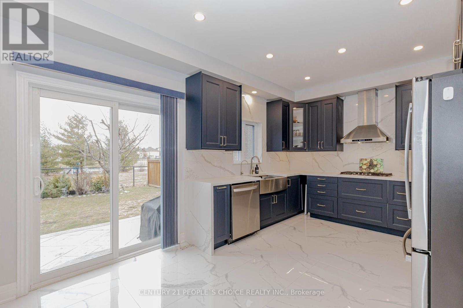 266 Comiskey Crescent, Mississauga, Ontario  L5W 0C4 - Photo 12 - W12892452