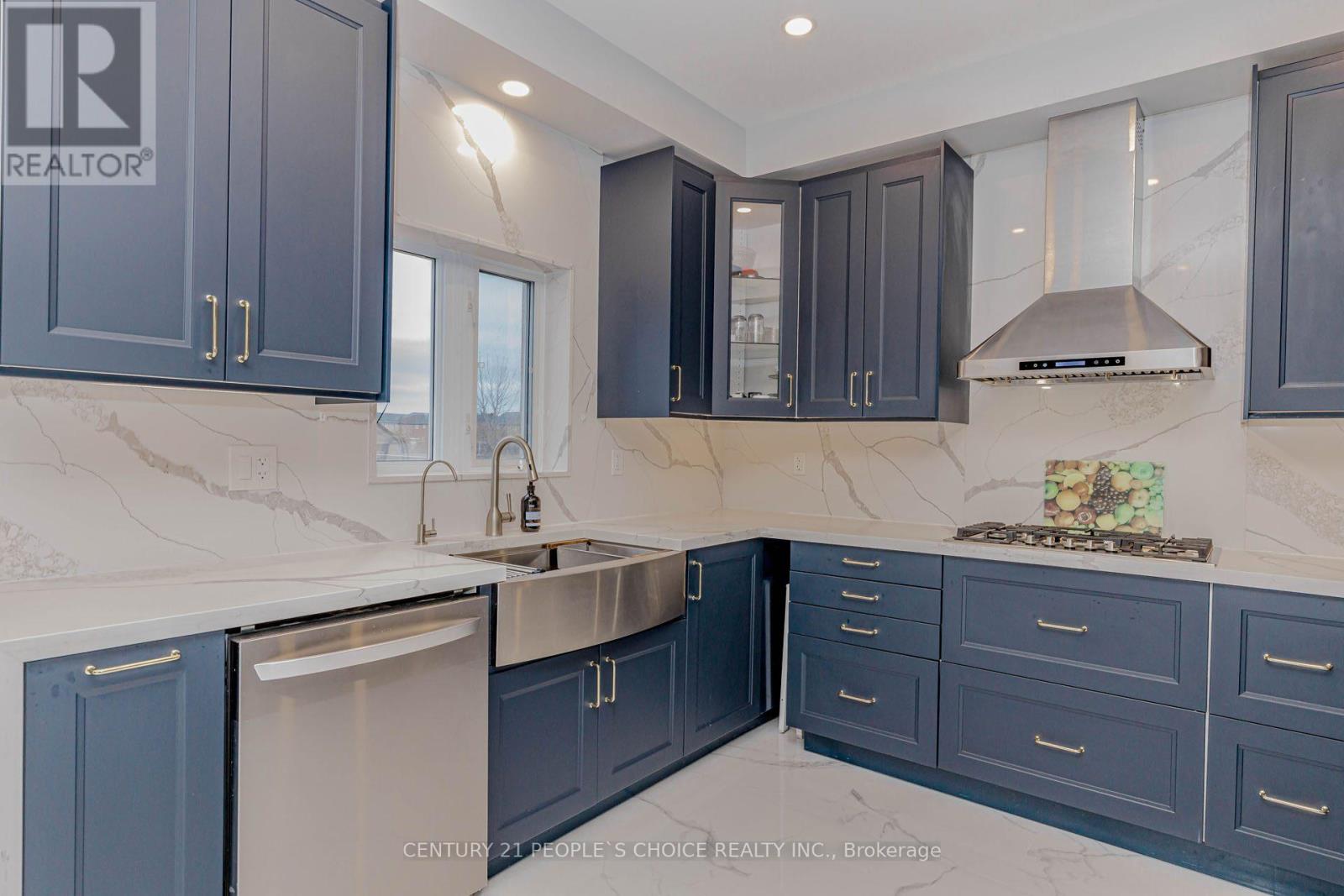 266 Comiskey Crescent, Mississauga, Ontario  L5W 0C4 - Photo 14 - W12892452